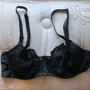 VS Velvet Lace Bra